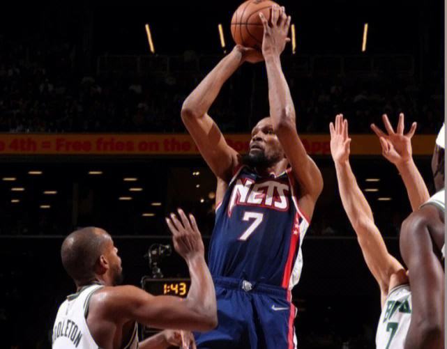 Faker重要时刻战术调整，篮网带队取胜！